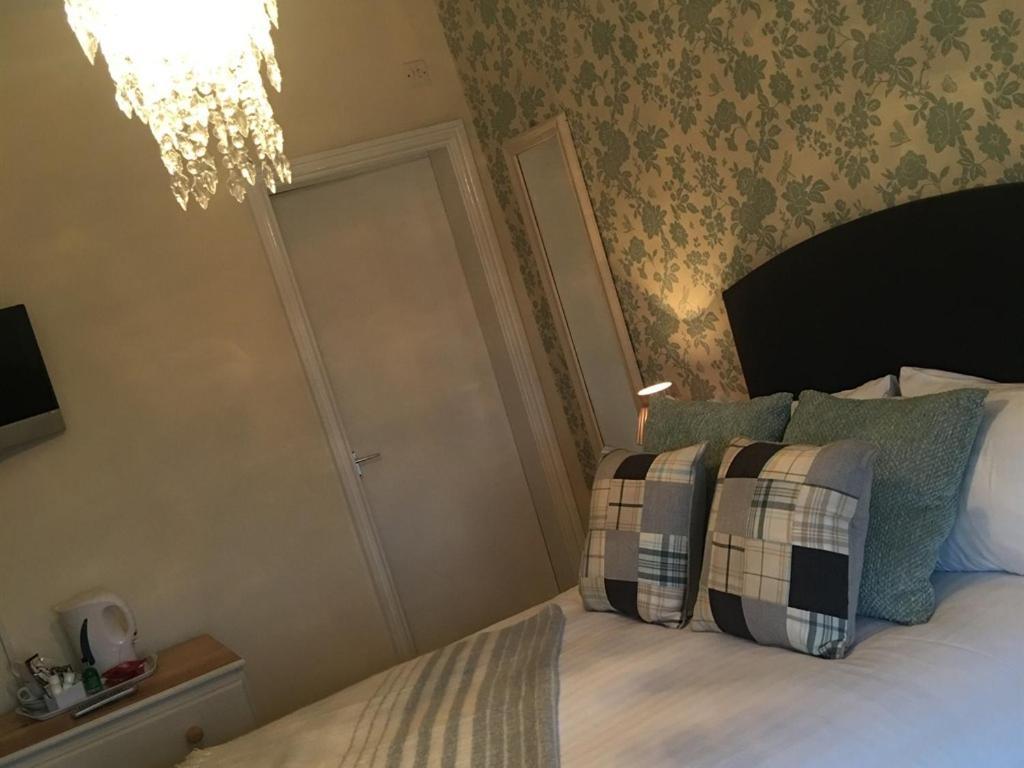 The Westmorland Inn Bowness-on-Windermere Room photo
